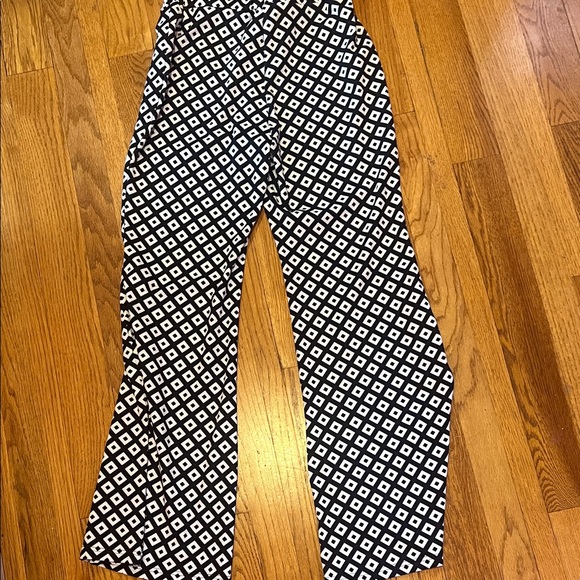 Commense Geometric Black and White Wide Leg Pants - Picture 5 of 7